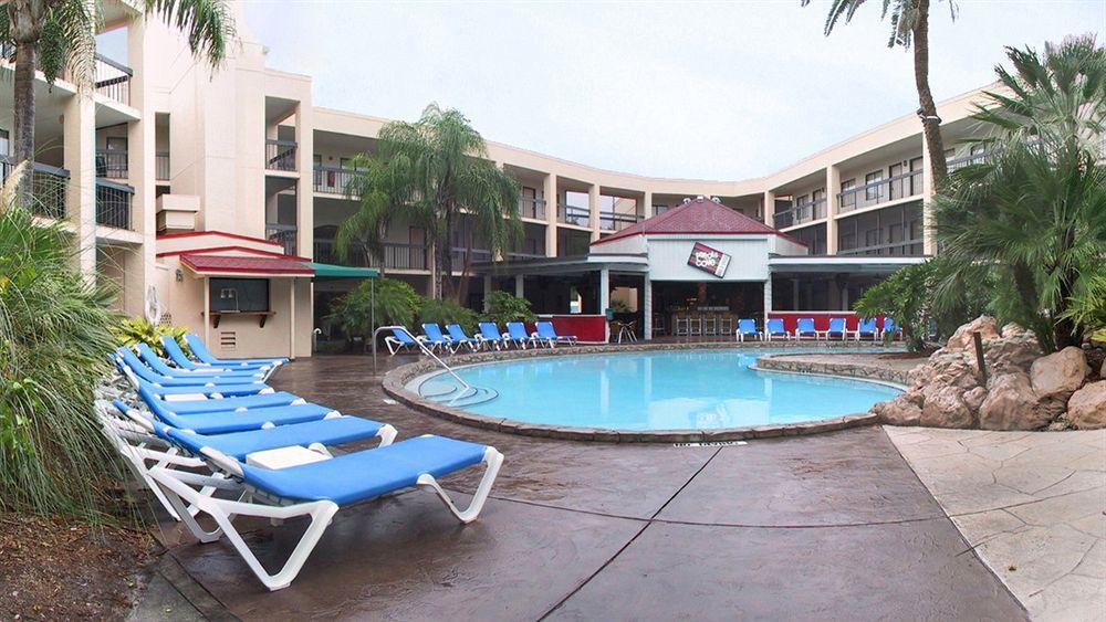 Hotel Baymont By Wyndham Tampa Near Busch Gardens Extérieur photo